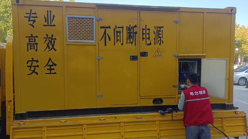 凤城柴油发电机组和UPS电源配合使用时，如何避免切换过程中的电力中断？