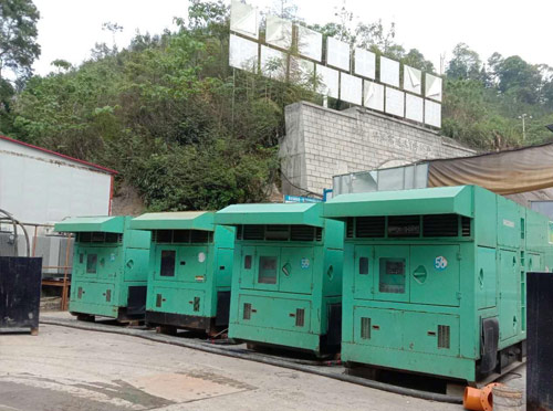 凤城先进的应急发电机系统中智能监测和控制系统如何确保电压稳定？